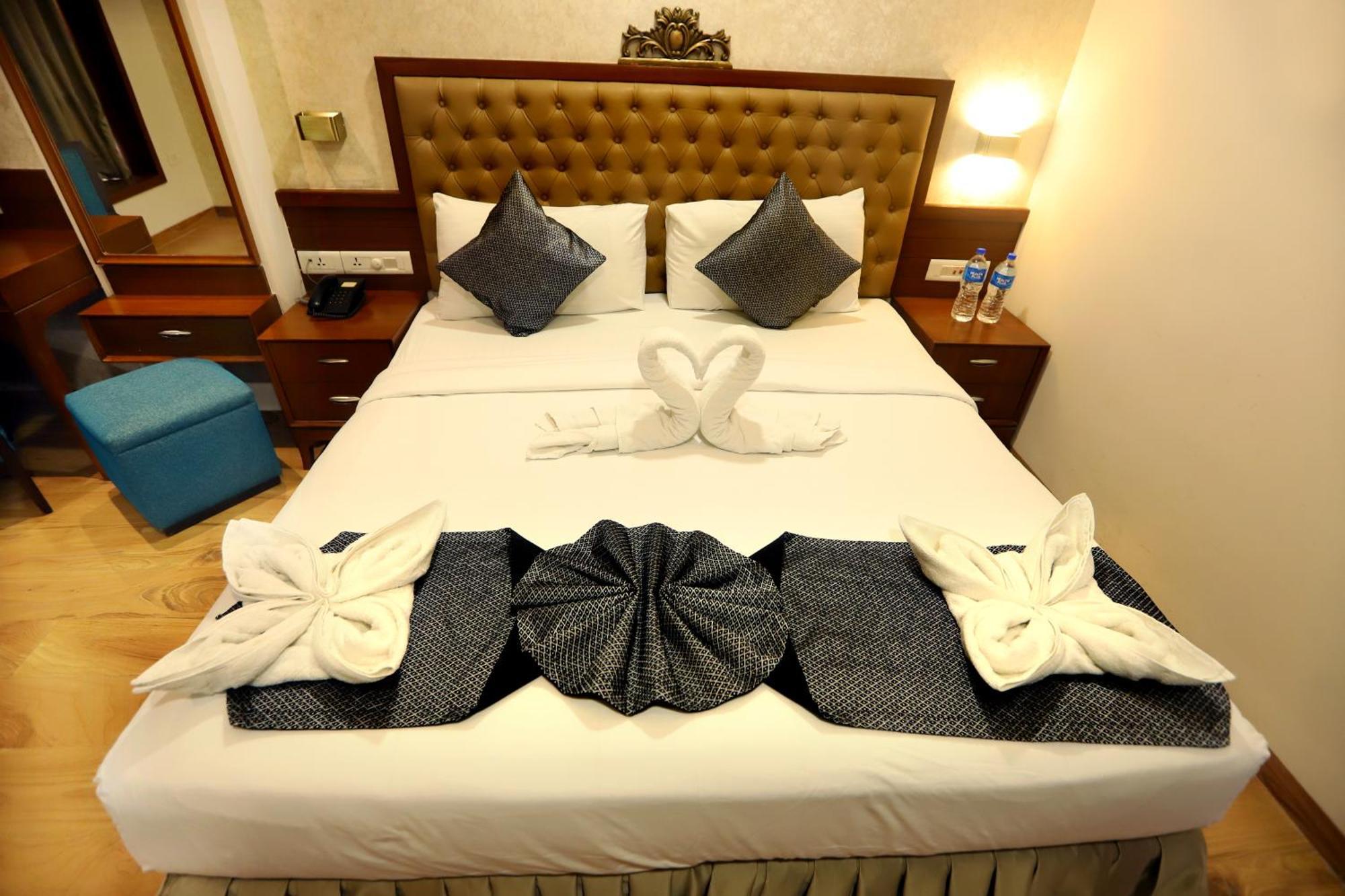Jalsa Hotel & Banquets,Indore Exterior photo