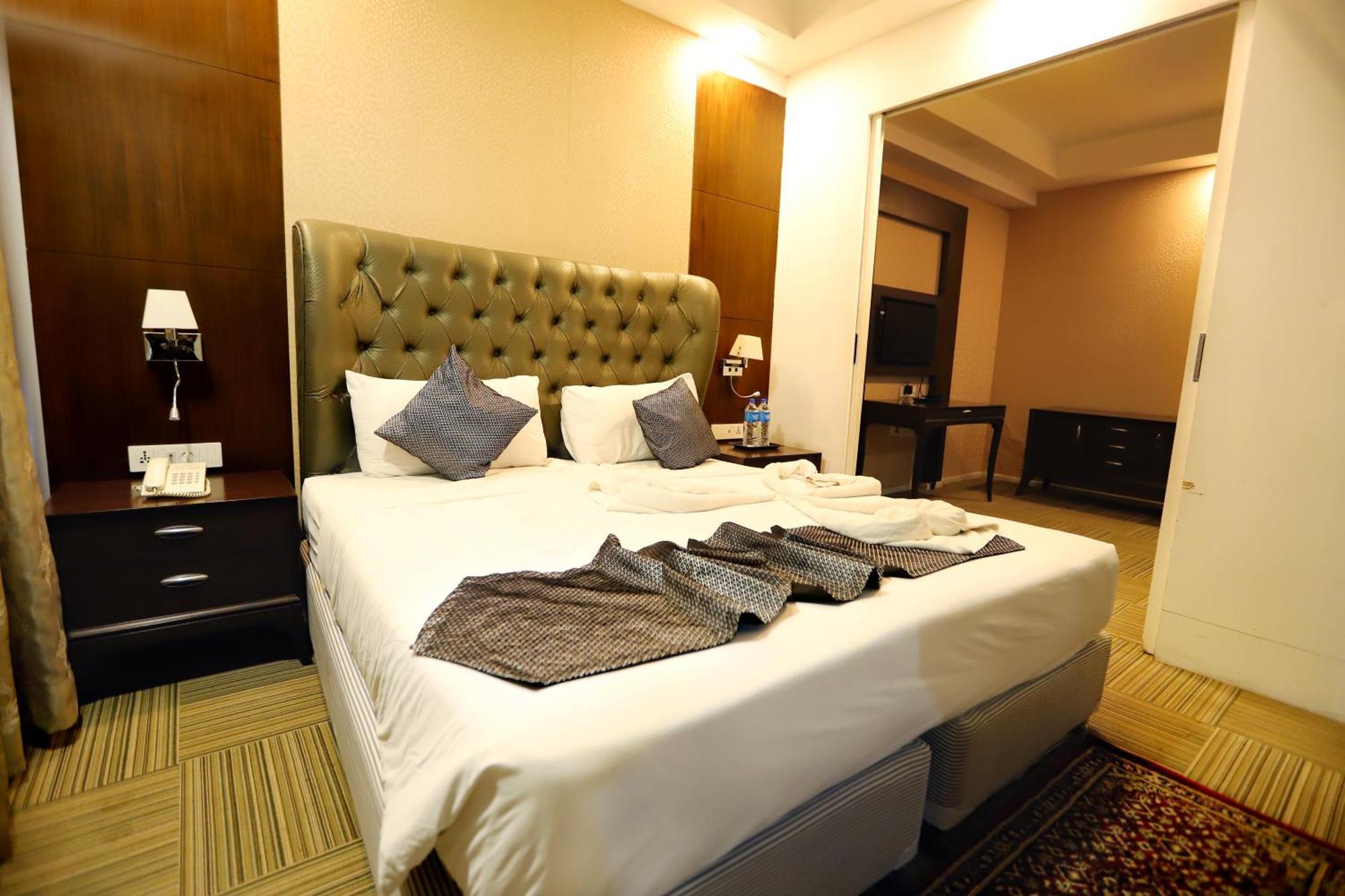 Jalsa Hotel & Banquets,Indore Exterior photo
